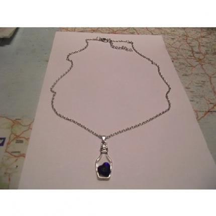 Collier chaîne 40 cm-pendentif de 3cm-bouteille avec cœur cristal bleu
