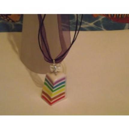 Collier organza violet part de gateau arc en ciel original