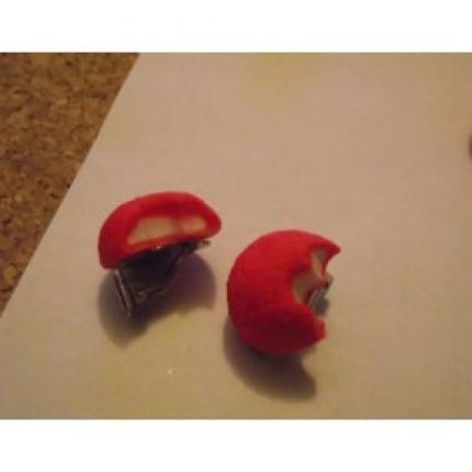 Boucle d oreille a clip fraise rouge croqué