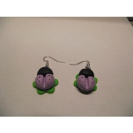 Boucle d oreille -coccinelle-violet